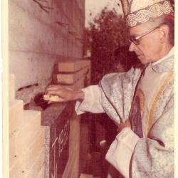 J.E. Ks. Kard. Franciszek Macharski wmurowuje kamień węgielny pod budowę naszej świątyni - 10.06.1982 r.